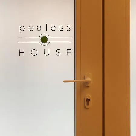 Pealess Apartment